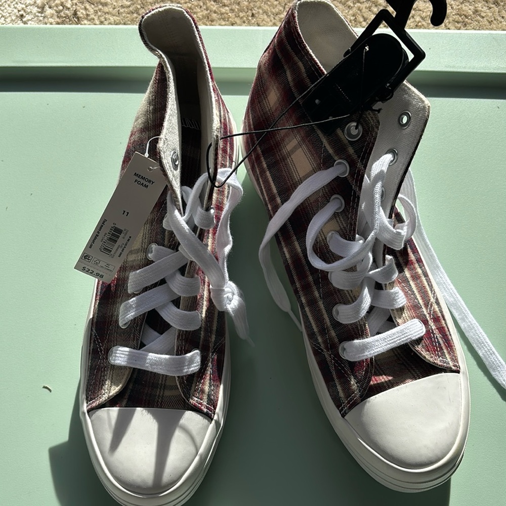 Women’s Plaid Sneaker
